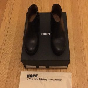 Hope Casy Bootin ankle boots